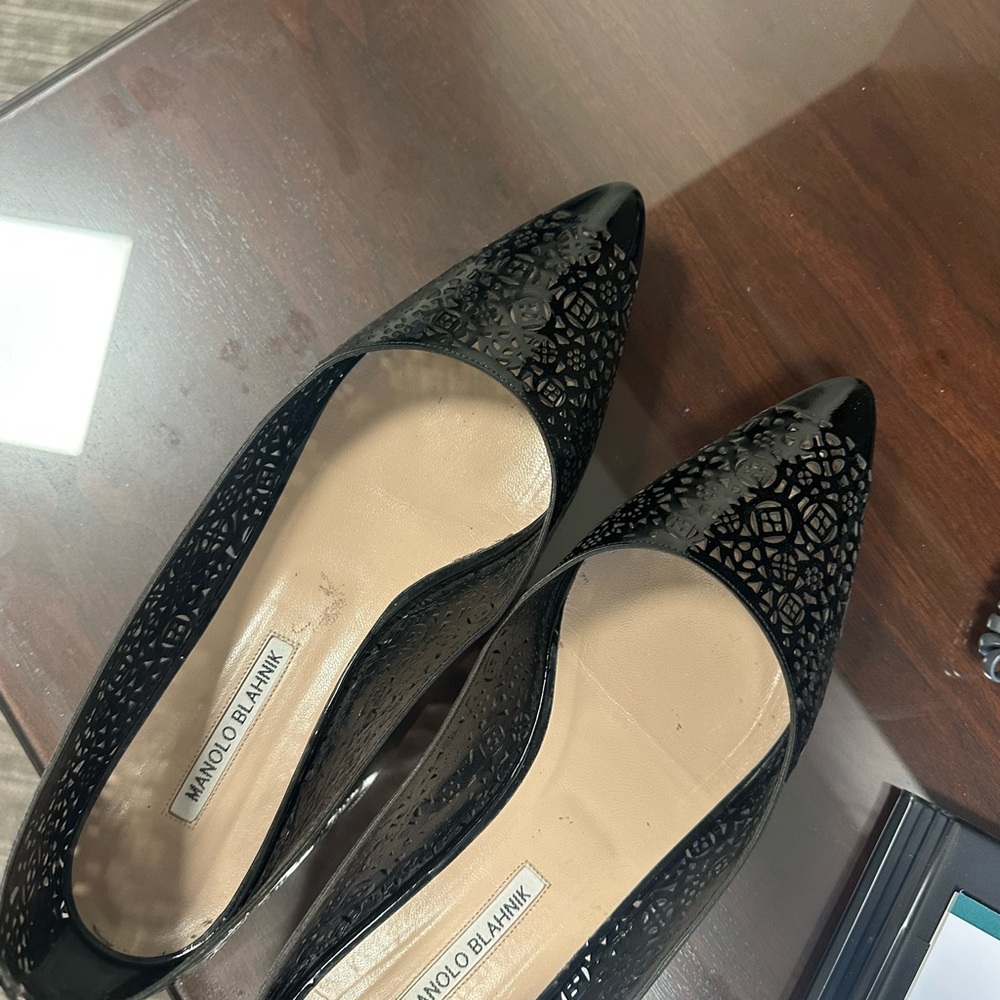 Manolo Blahnik laser-cut patent flats - Picture 3 of 10